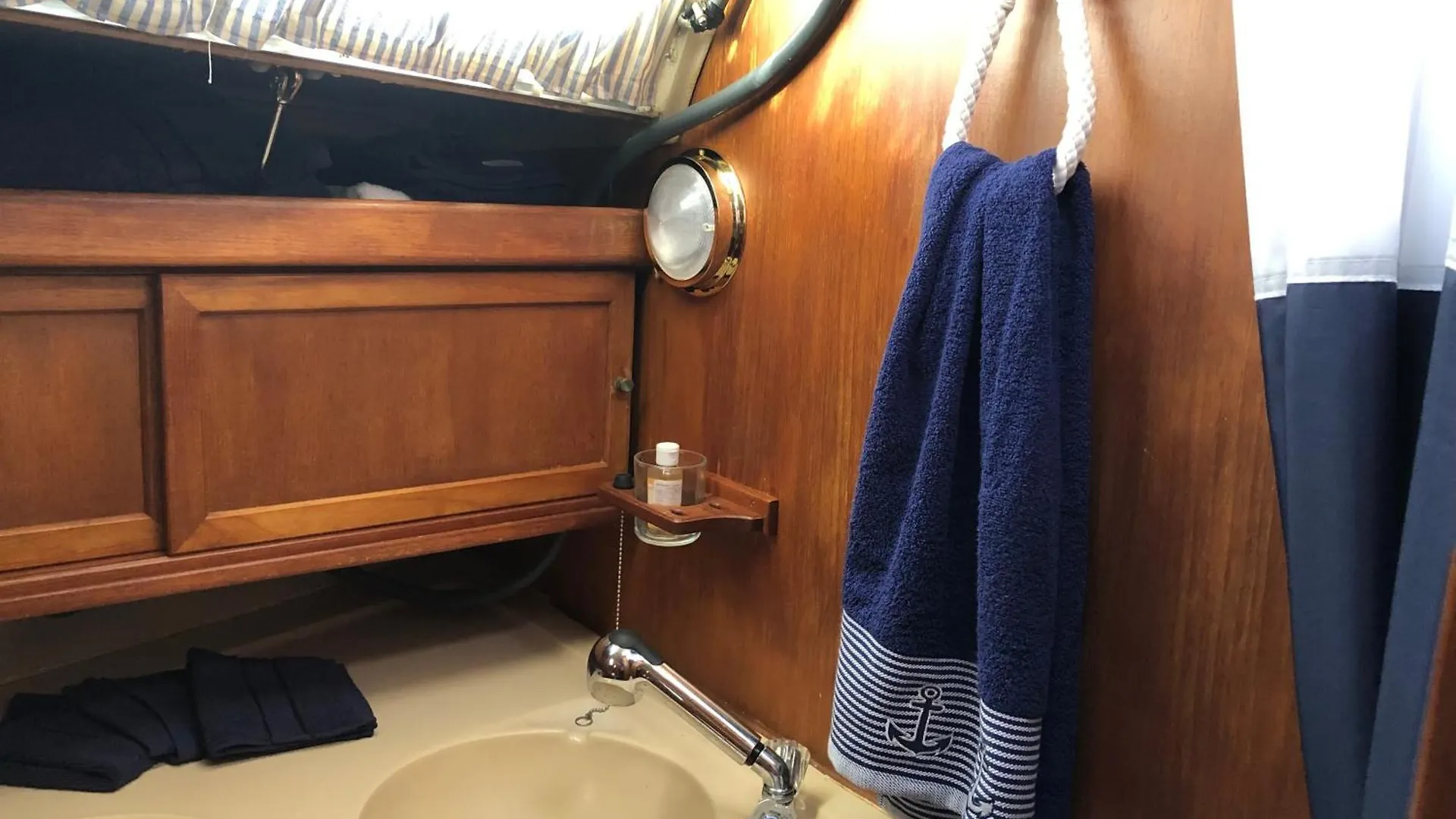 Sailing&Stay - A Night Onboard With Your Sailing Experience Barcelona Botel